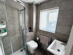 Ensuite- click for photo gallery